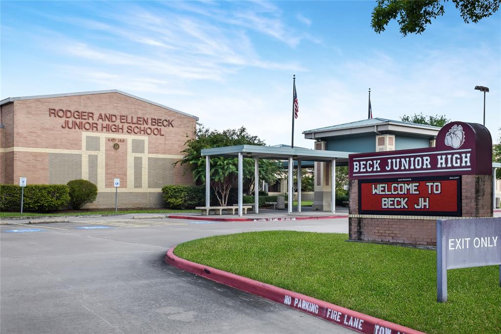 休斯顿 Katy 学校:Rodger & Ellen Beck J High School 休斯顿买房网